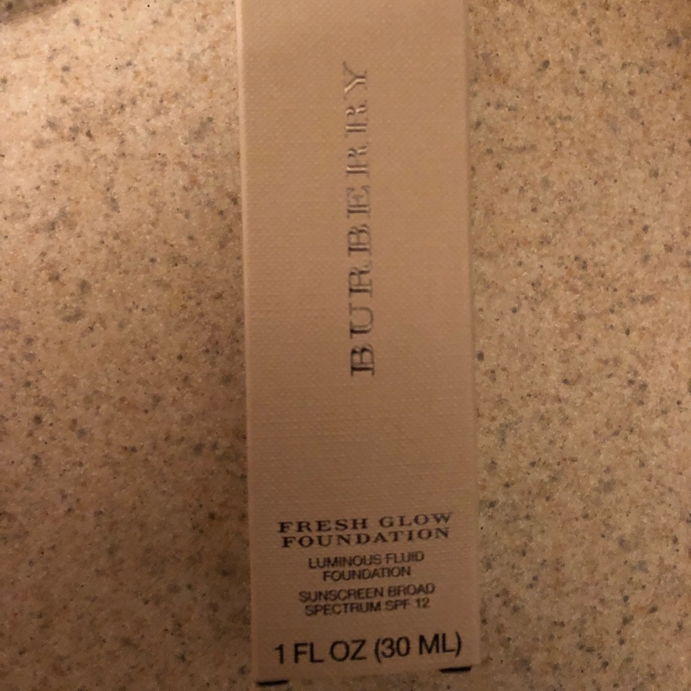 Burberry Fresh Glow Foundation